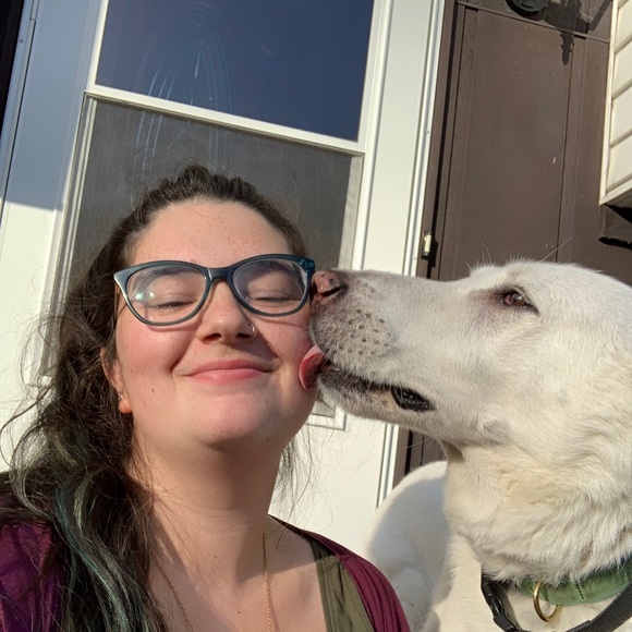 Meet your Posher, Bethany - Picture 2 of 4